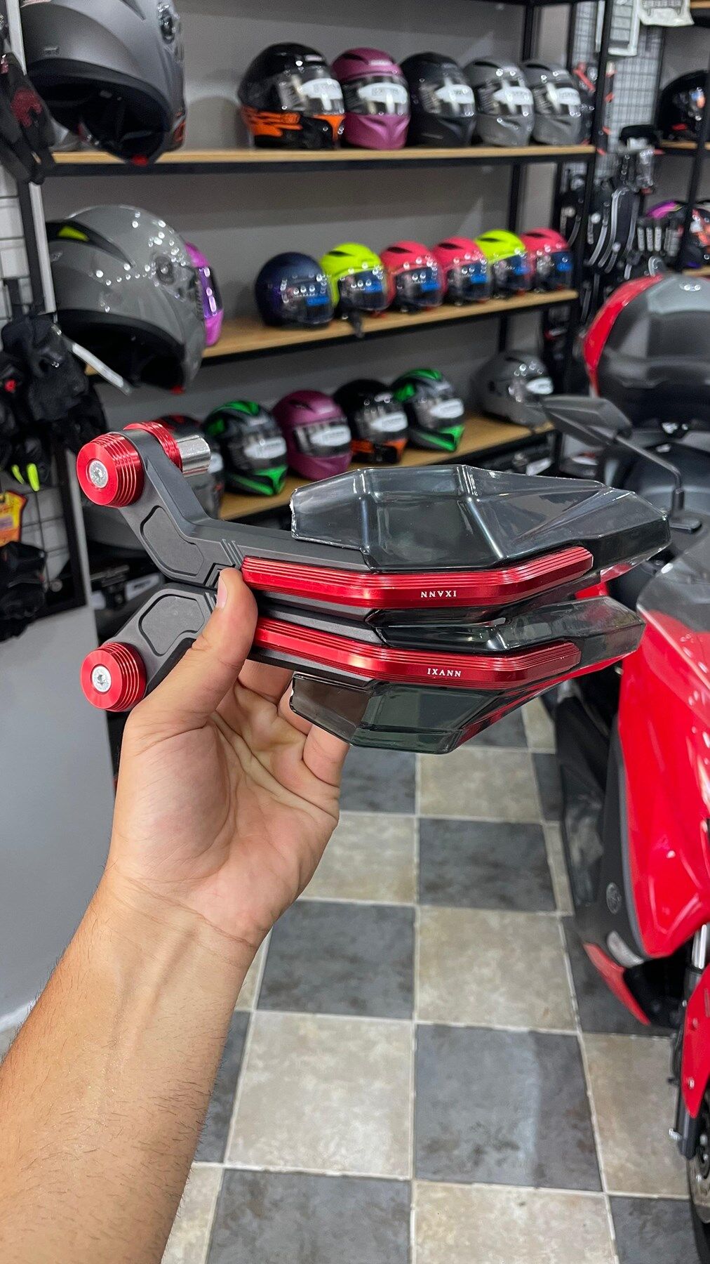 Universal Manet Koruma Kırmızı