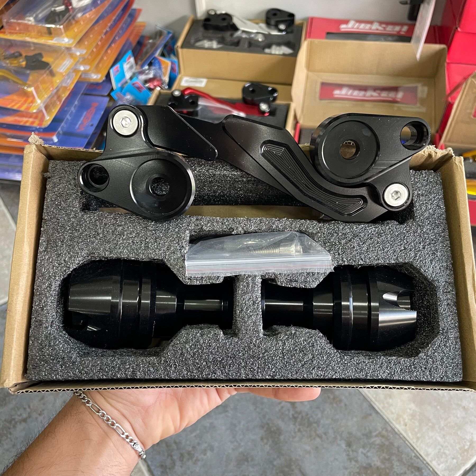 HONDA PCX TÜM MODELLERE UYUMLU EGZOZ TAKOZ RENKLİ METAL SİYAH