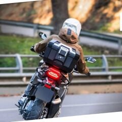 SHAD TR41 SİYAH ARKA ÇANTA VE TABLA