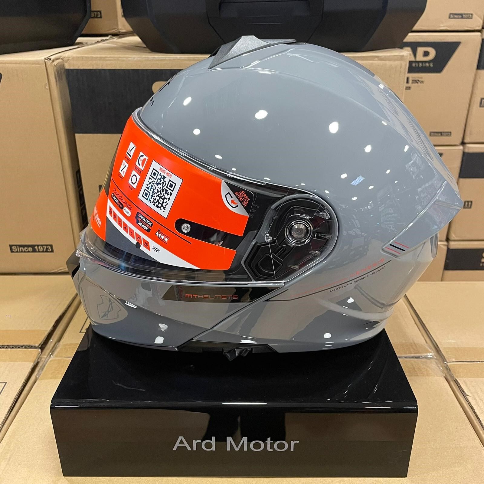 MT Genesis SV Solid A12 Parlak Gri Çene Açılır Motosiklet Kaskı