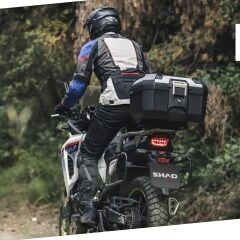 SHAD TR46 ALÜMİNYUM KAPAKLI ARKA ÇANTA VE TABLA